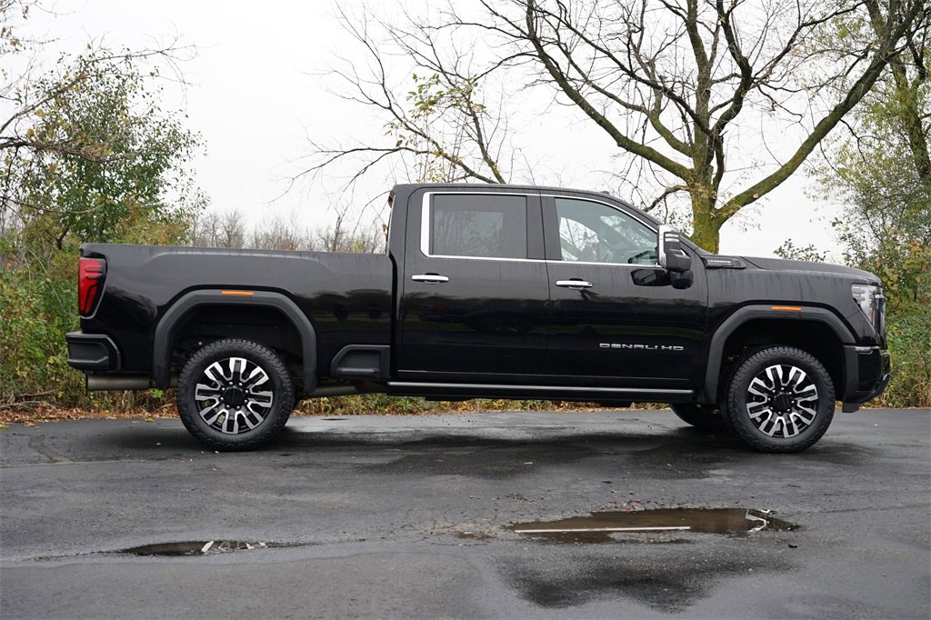 Used 2024 GMC Sierra 3500 Denali Ultimate image 2