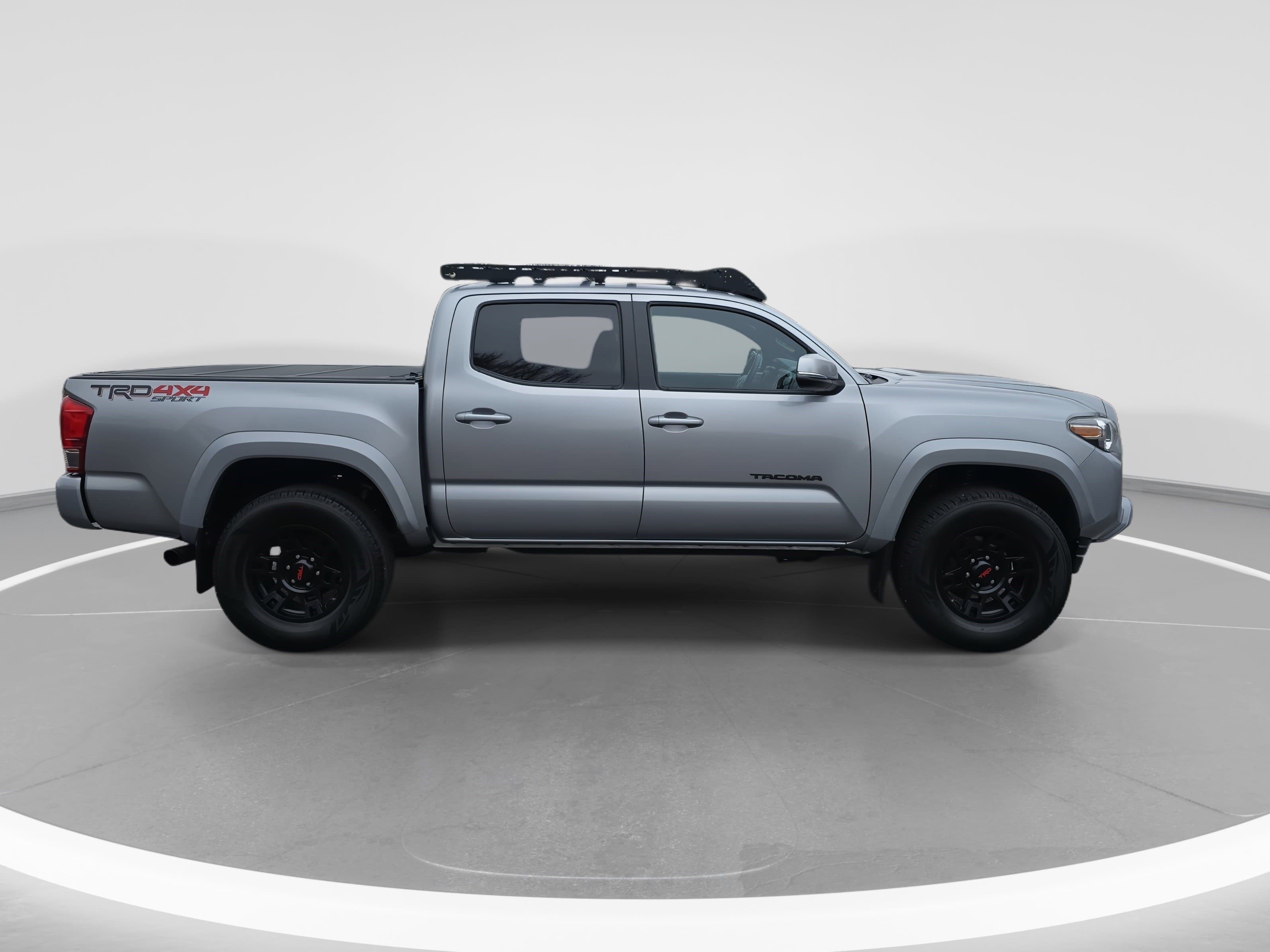 Used 2017 Toyota Tacoma TRD Sport image 4