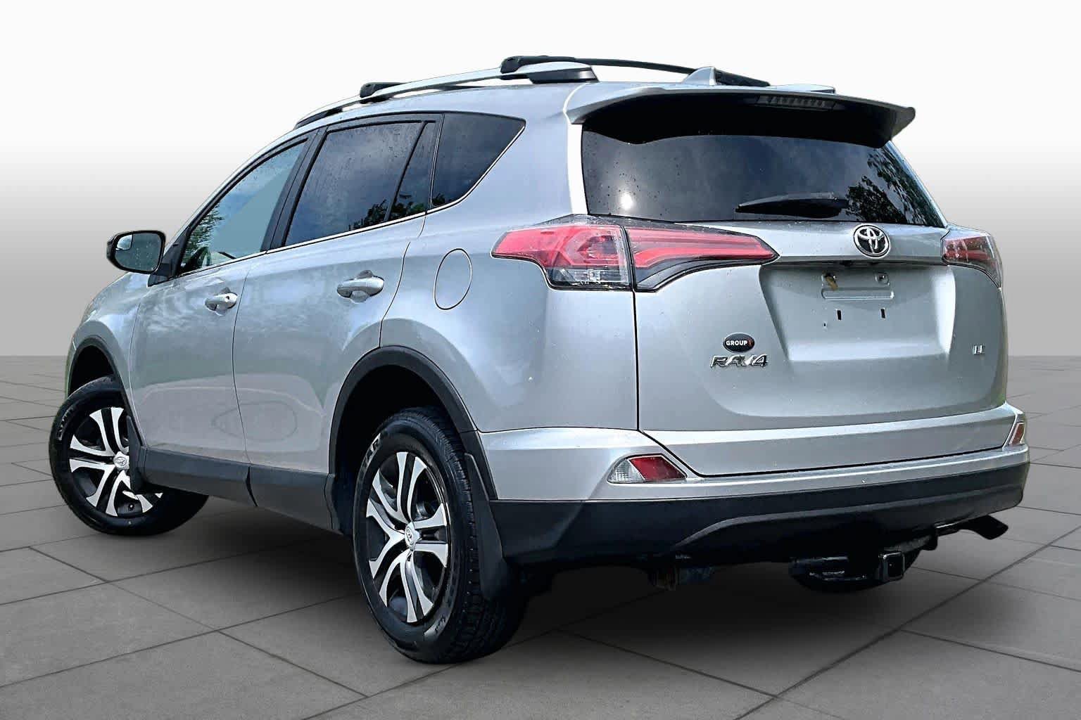 Used 2016 Toyota RAV4 LE FWD image 12