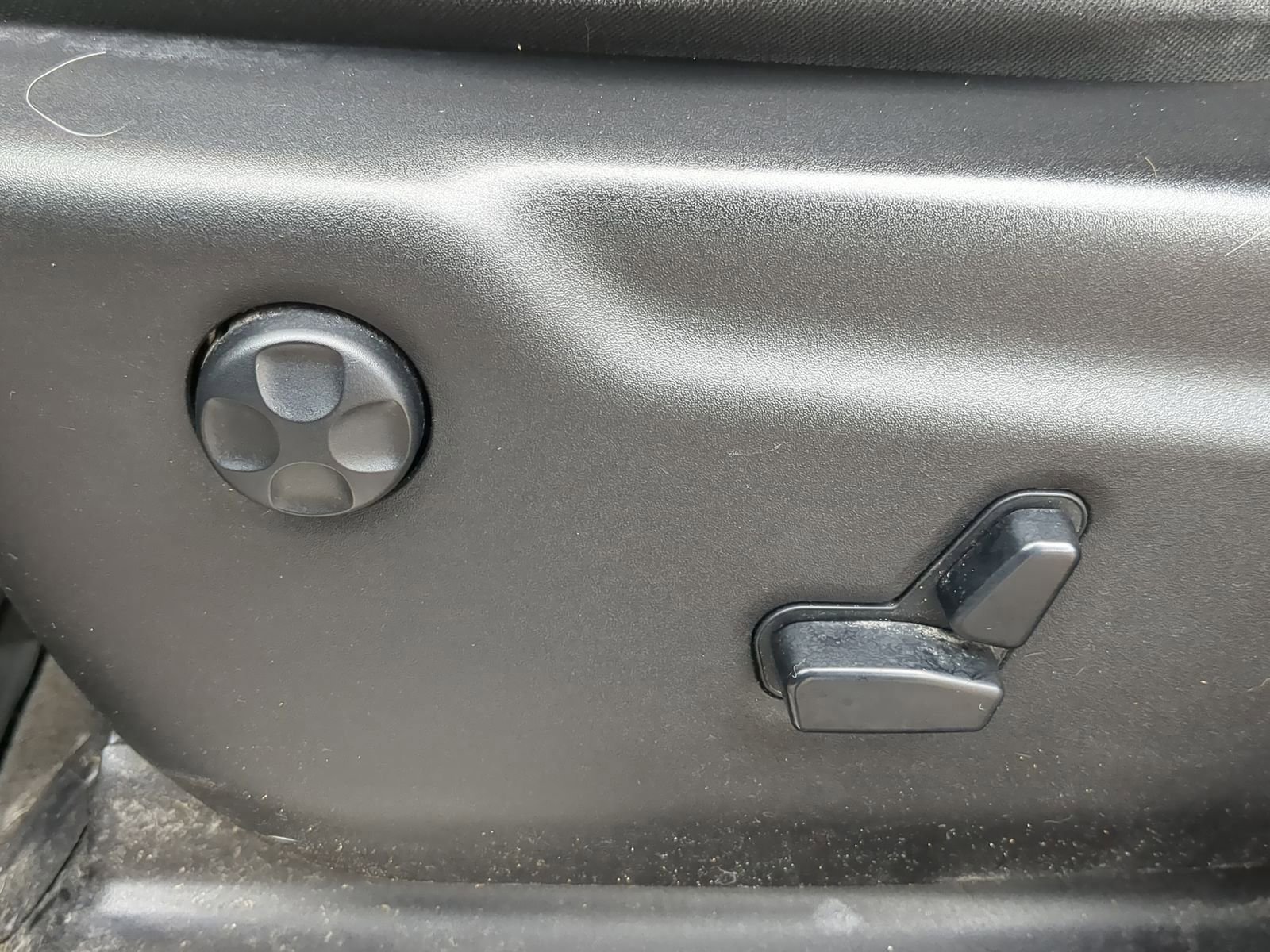 Used 2015 Jeep Grand Cherokee Limited image 23