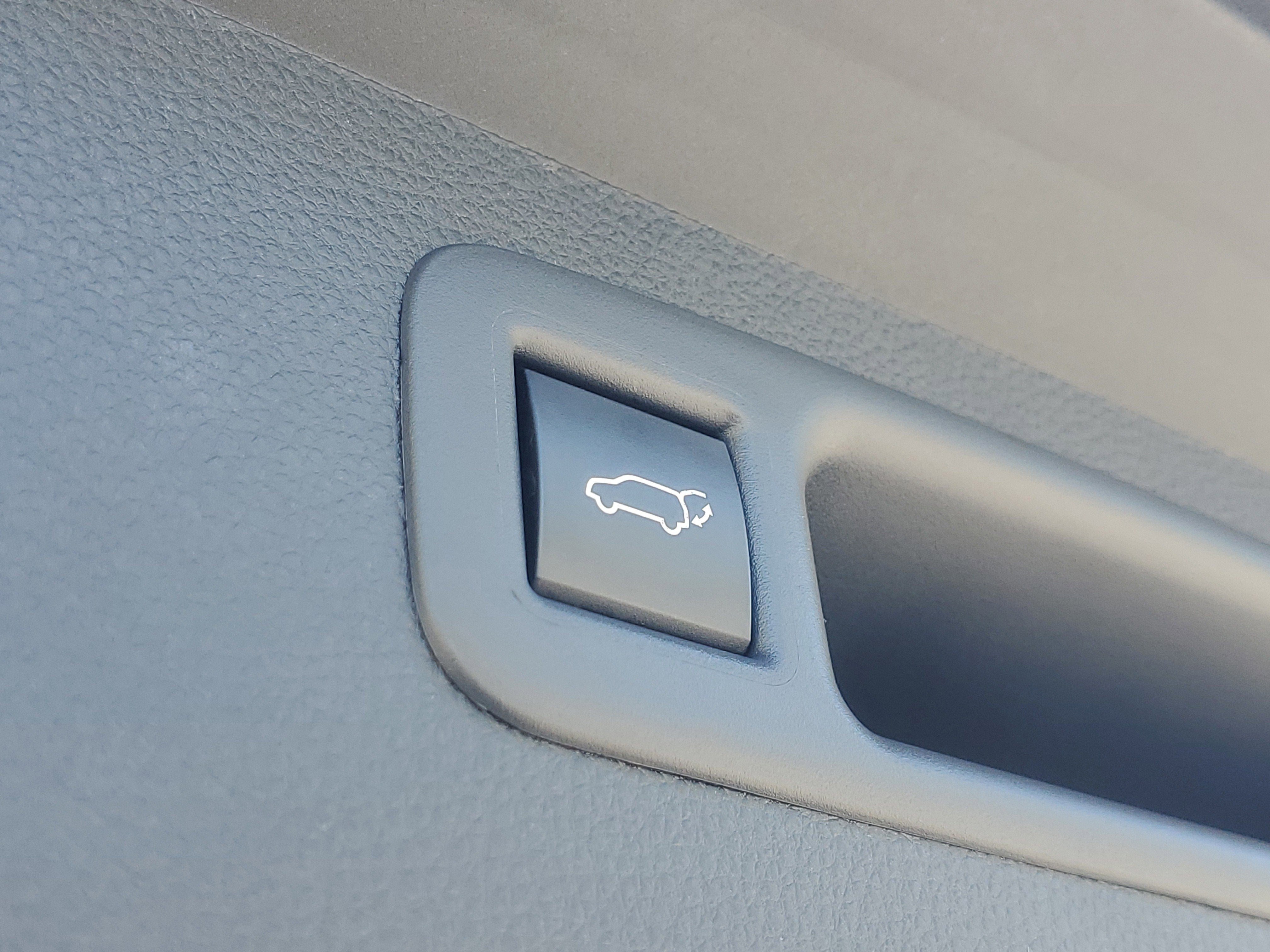 Used 2021 Toyota Highlander XLE image 9