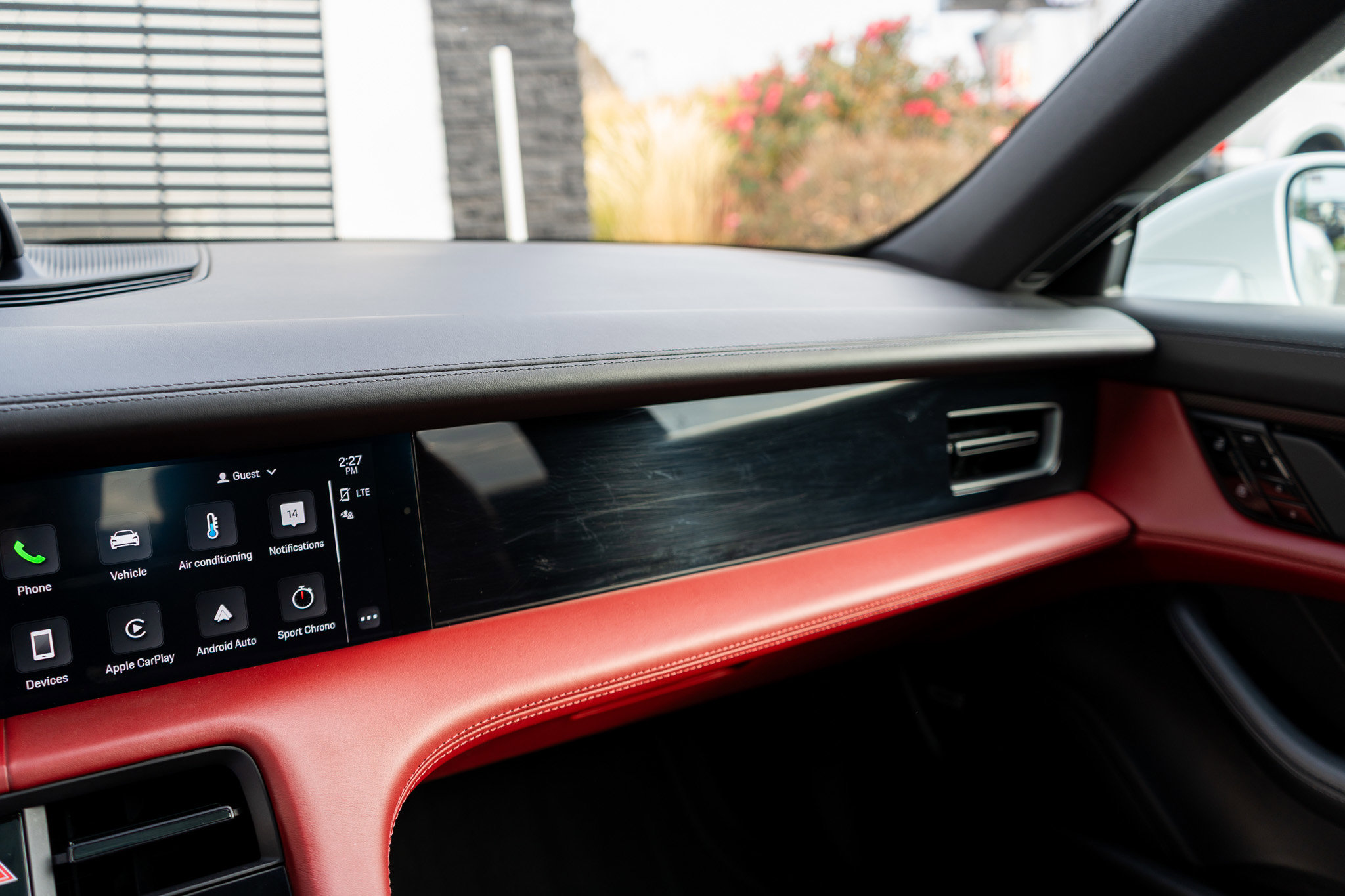 Used 2020 Porsche Taycan 4S image 31