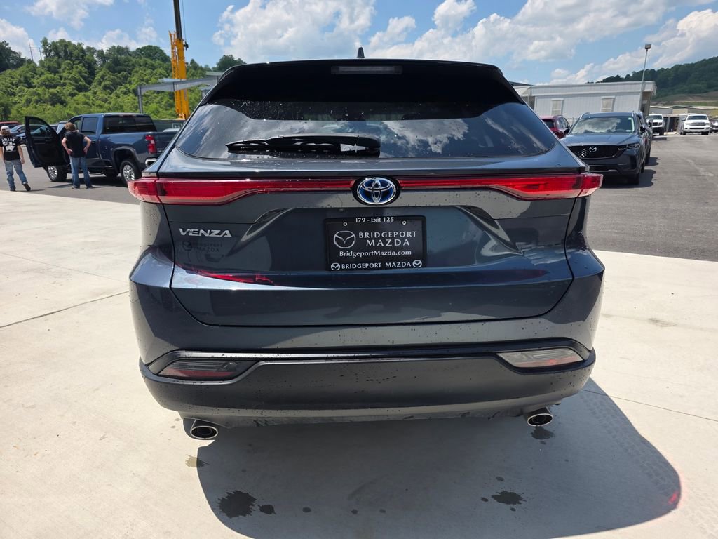 Used 2023 Toyota Venza LE AWD/4WD image 6