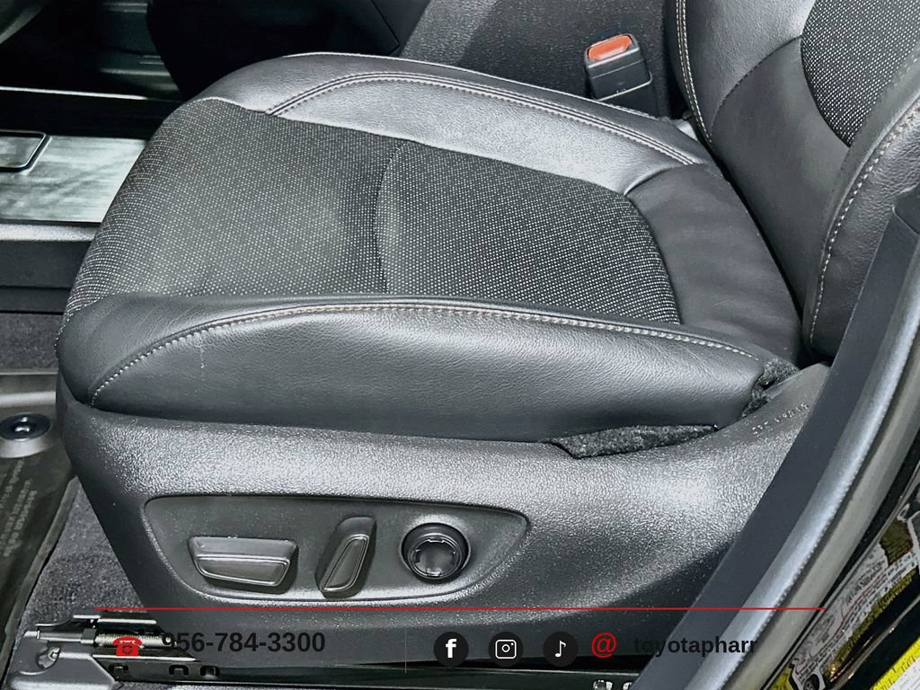 Used 2025 Toyota Sienna Platinum FWD image 18