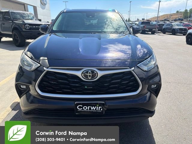 Used 2020 Toyota Highlander XLE FWD video 2