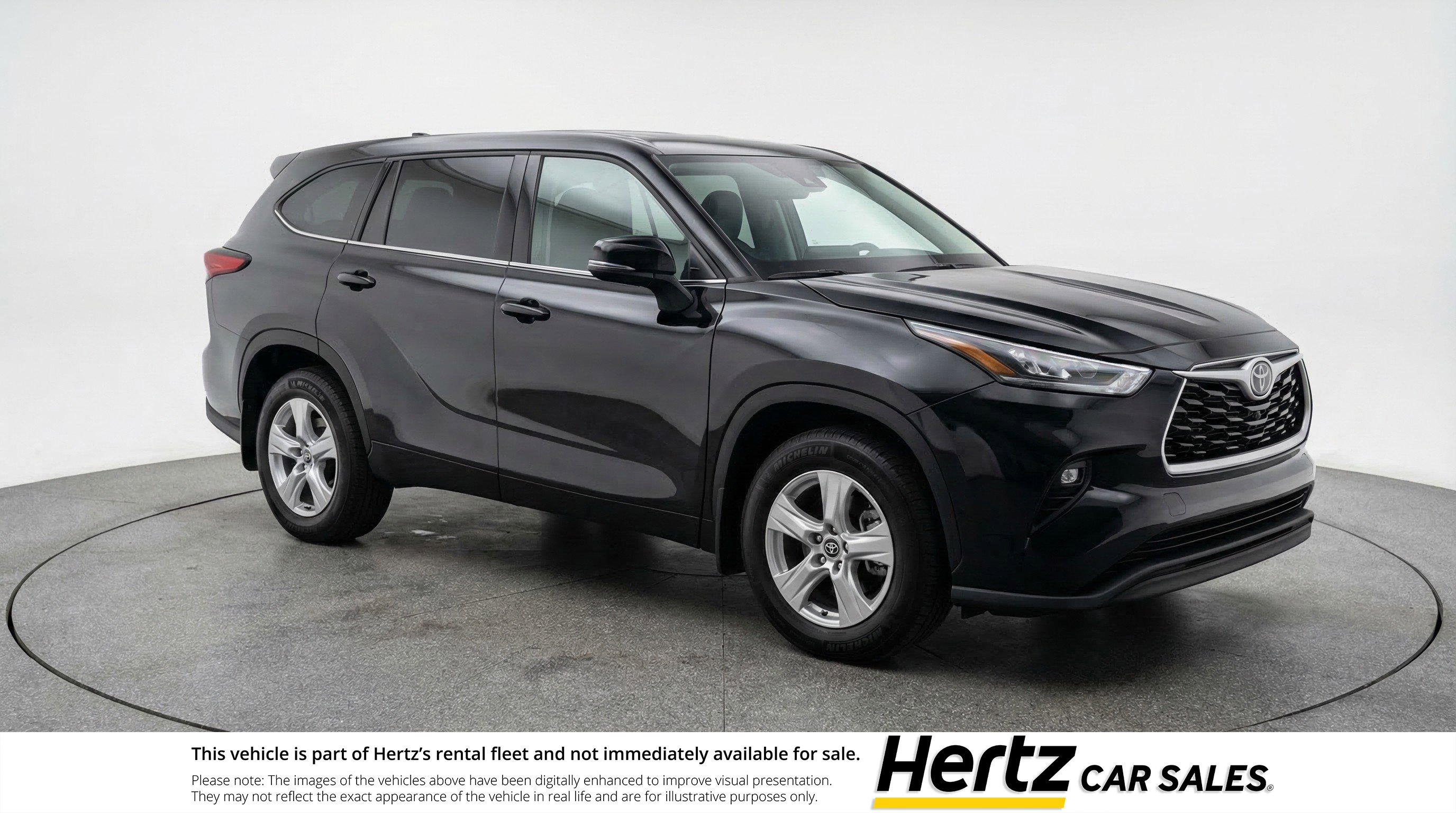 Used 2025 Toyota Highlander LE image 1