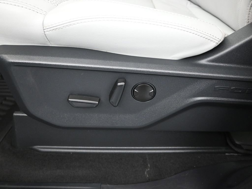 Certified 2025 Ford Expedition Max Platinum image 11