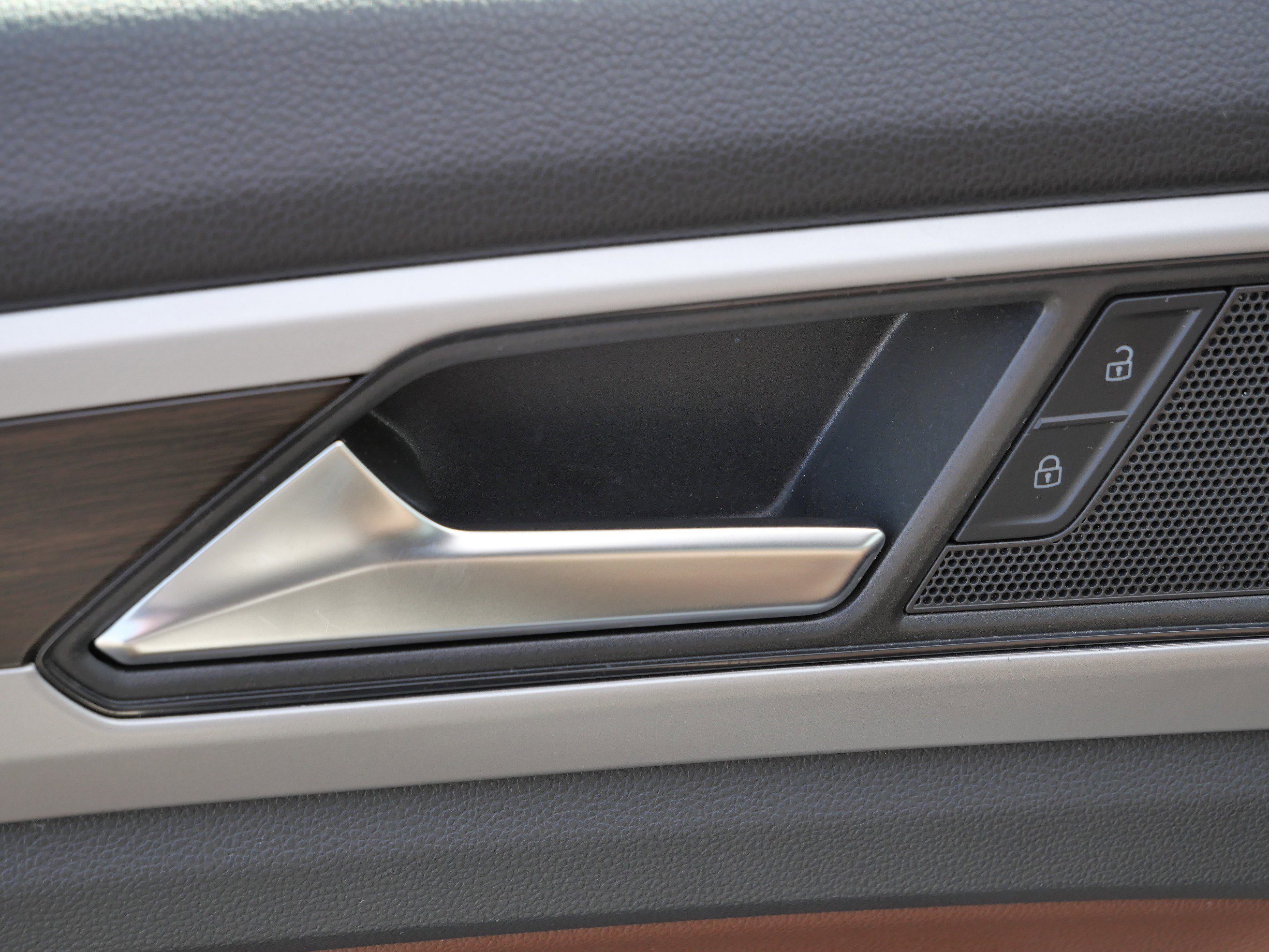 Certified 2023 Volkswagen Atlas SE w/ Black Wheel Package image 20