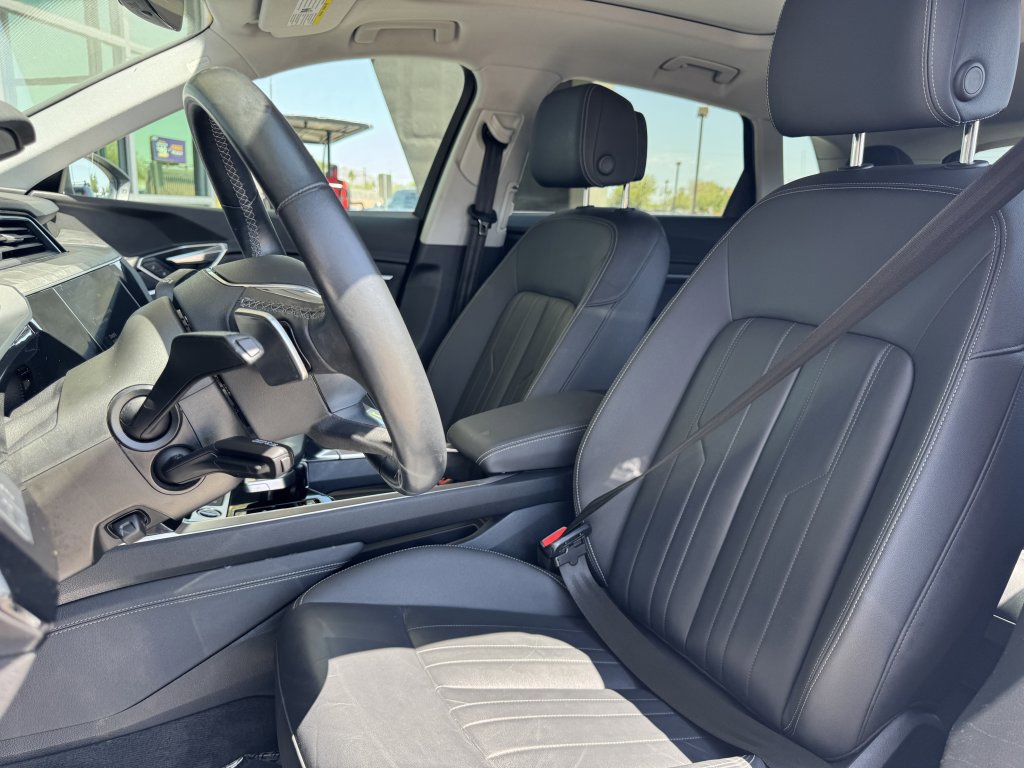 Used 2022 Audi e-tron Premium AWD/4WD image 40