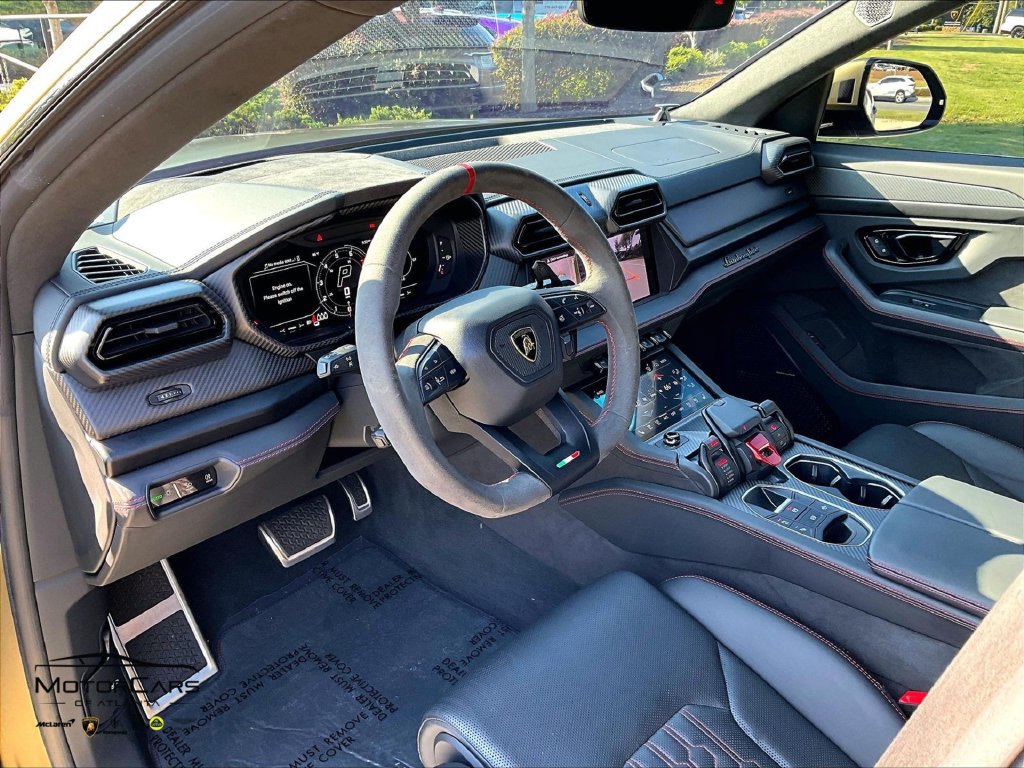 Used 2025 Lamborghini Urus Performante AWD/4WD image 13