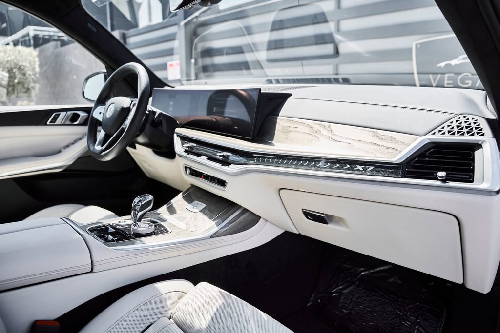 Used 2023 BMW ALPINA XB7 image 44