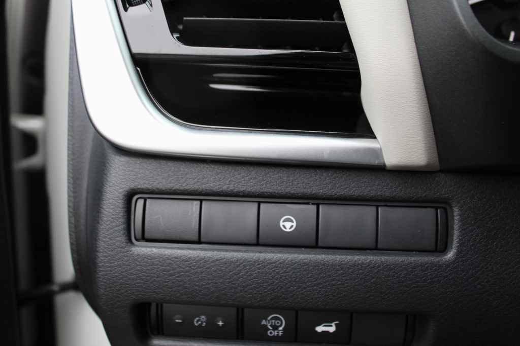 Used 2023 Nissan Rogue SL AWD/4WD image 14