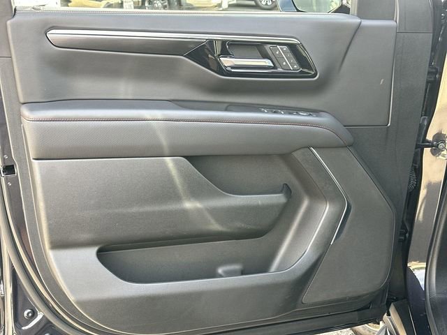 Used 2025 Chevrolet Suburban RST image 21