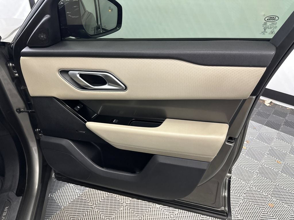 Used 2020 Land Rover Range Rover Velar S AWD/4WD image 16