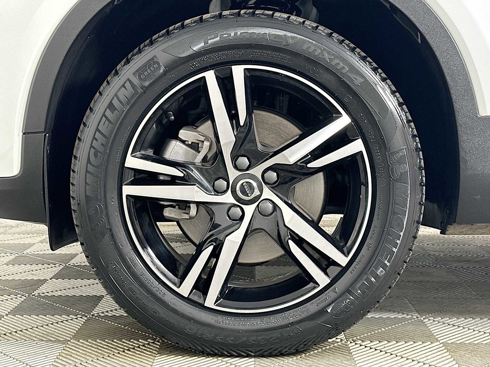 Used 2023 Volvo XC40 B4 Core w/ Convenience Package image 29