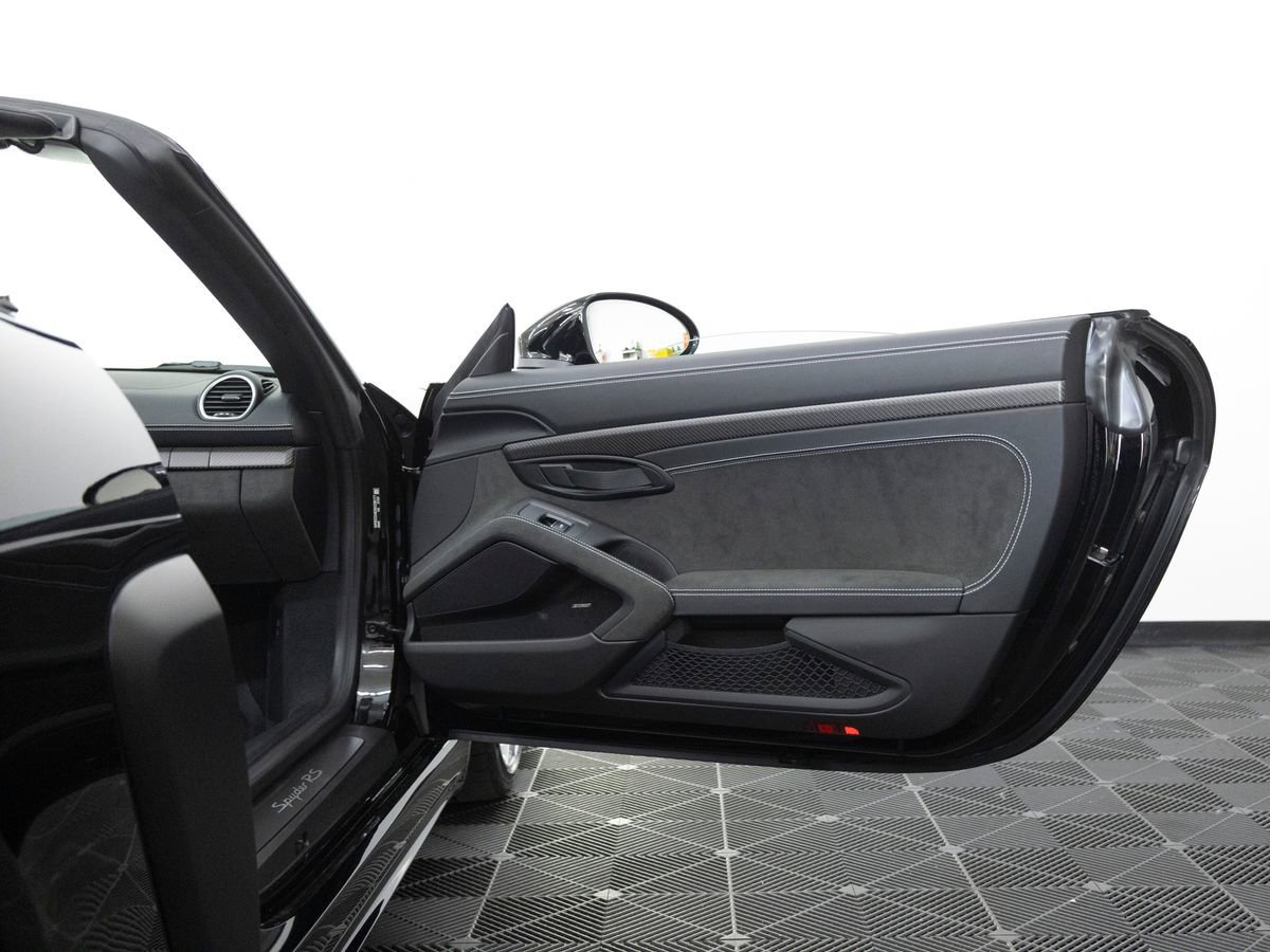 Certified 2025 Porsche 718 Boxster Spyder RS RWD image 28