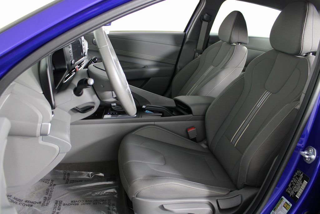 Certified 2025 Hyundai Elantra Sport image 14