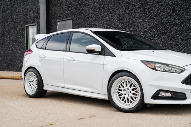 Used 2016 Ford Focus ST image 33
