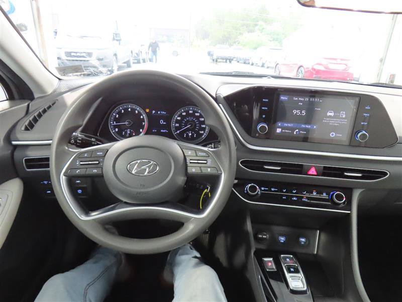 Used 2023 Hyundai Sonata SE w/ Preferred Accessory Package FWD image 18