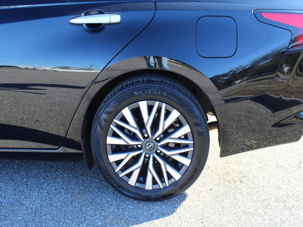 Used 2024 Nissan Altima 2.5 SV image 16