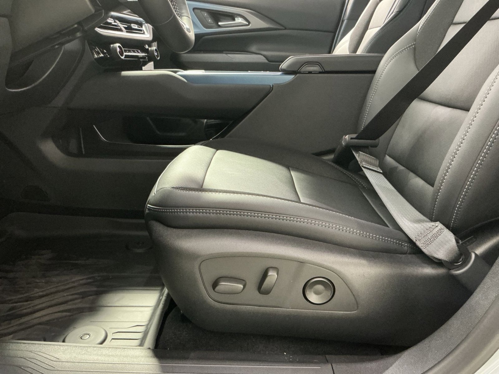 New 2026 Chevrolet Equinox EV LT image 22