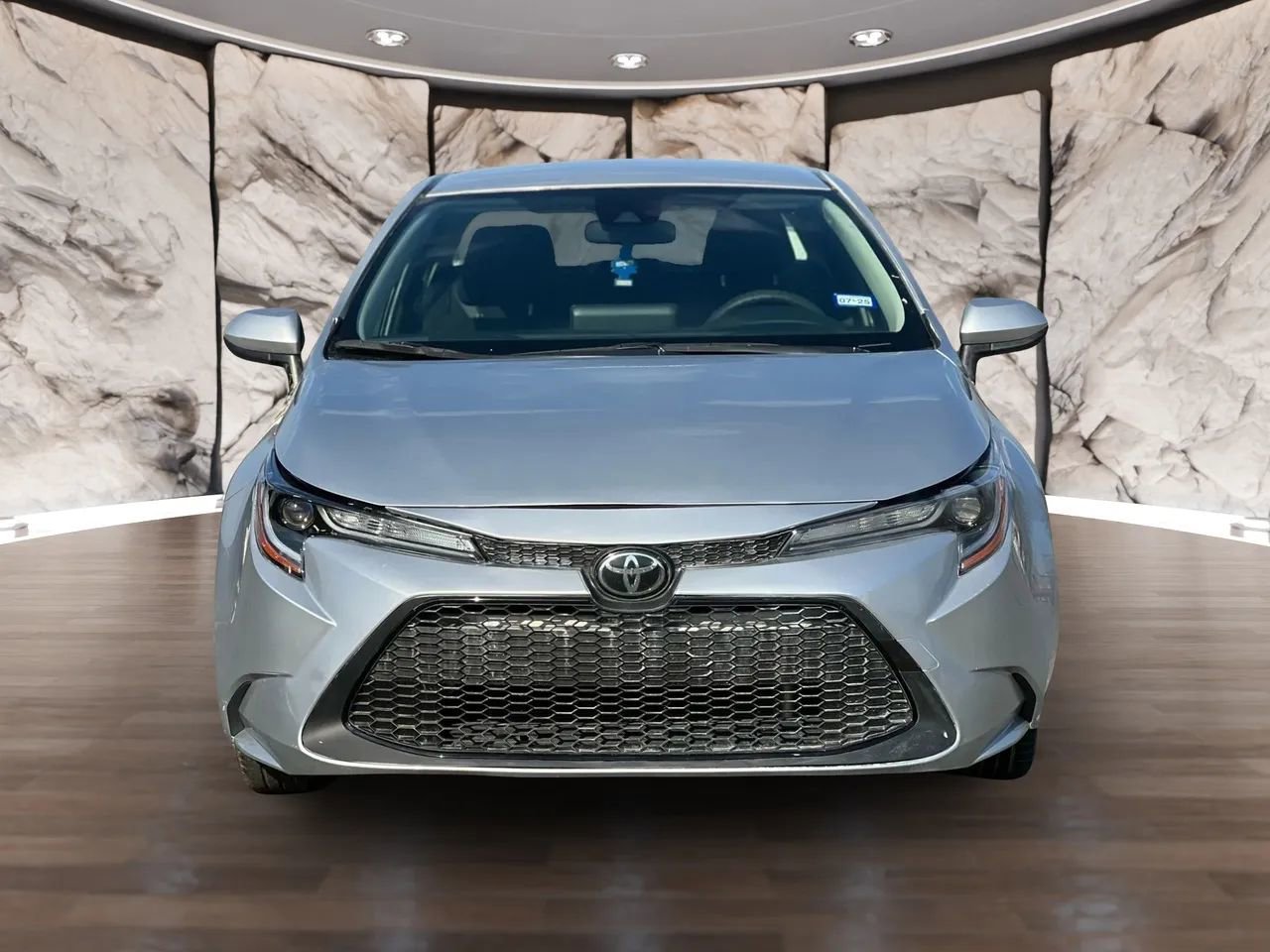 Used 2022 Toyota Corolla LE image 2