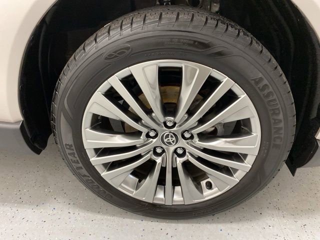 Certified 2024 Toyota Venza Limited AWD/4WD image 9