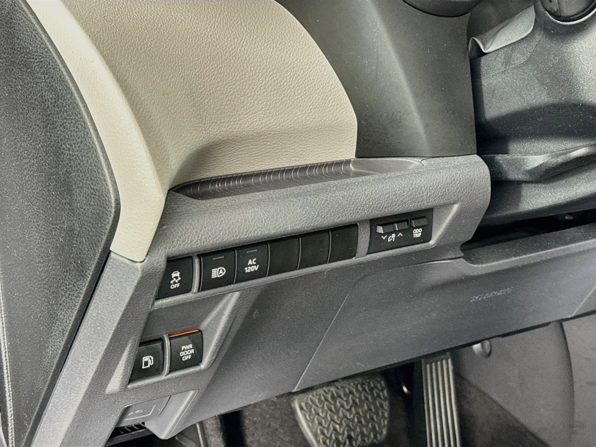 Used 2024 Toyota Sienna XLE w/ XLE Plus Package AWD/4WD image 10