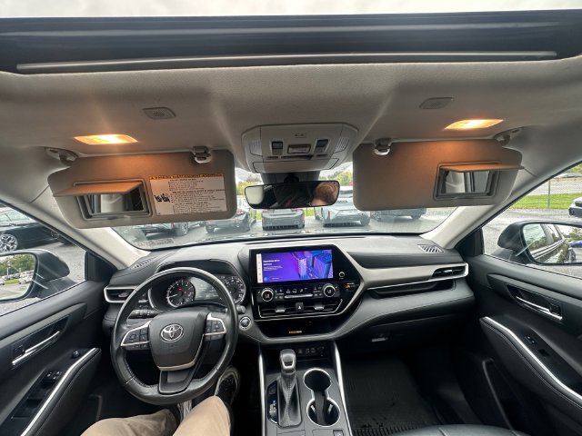 Used 2023 Toyota Highlander XLE AWD/4WD image 38