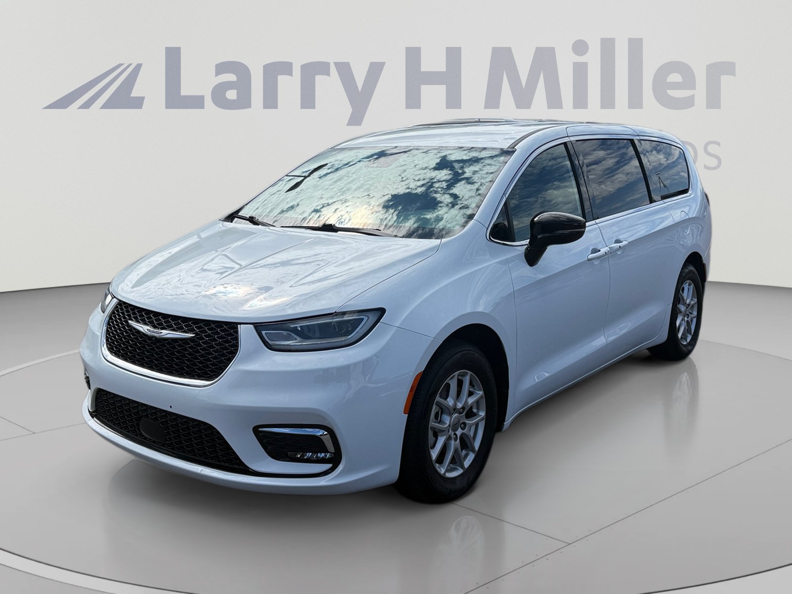 Used 2024 Chrysler Pacifica Touring