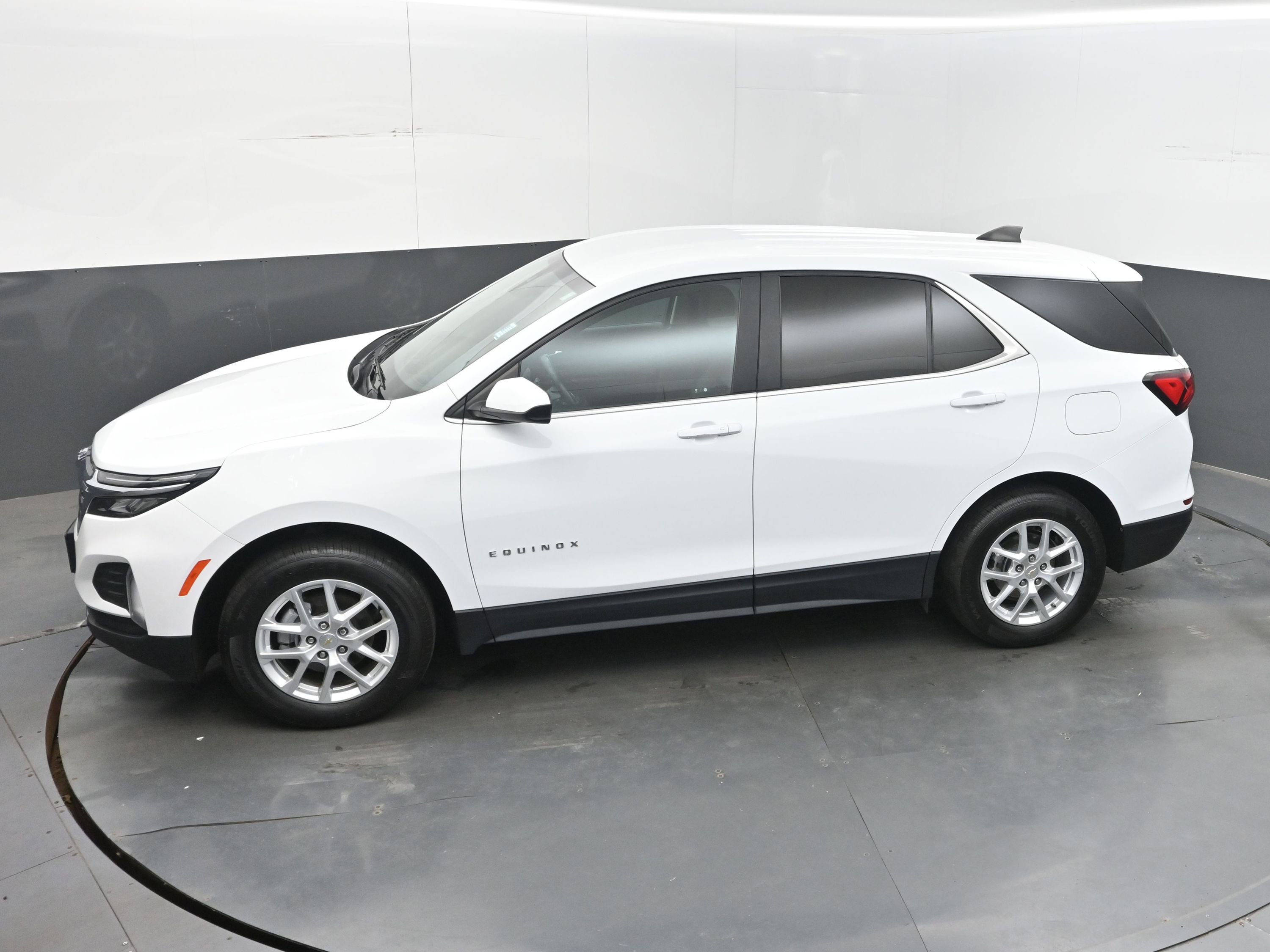 Used 2024 Chevrolet Equinox LT AWD/4WD image 35
