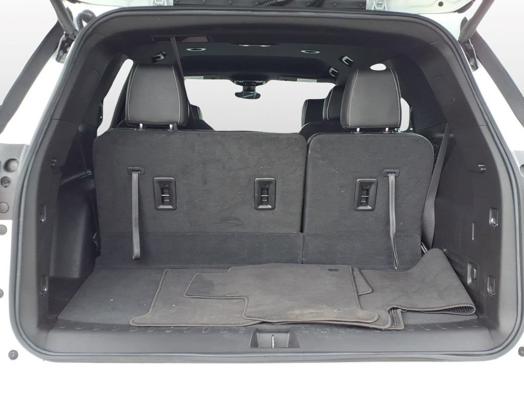 Used 2023 Chevrolet Traverse Premier FWD image 10