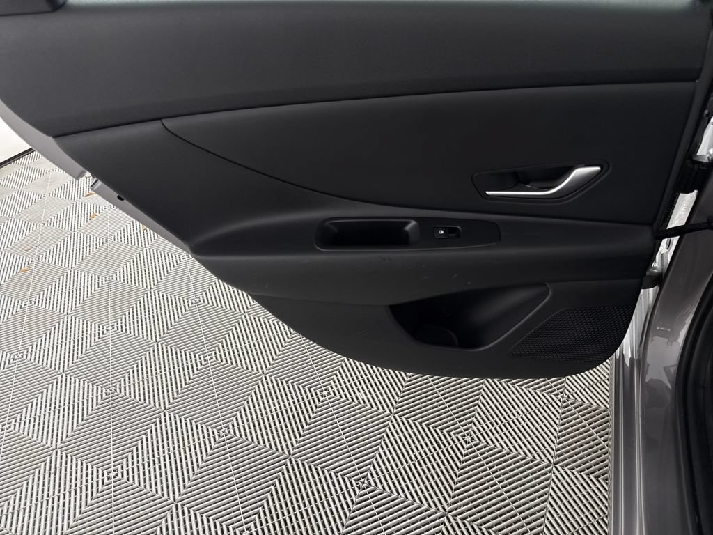 Certified 2024 Hyundai Elantra SE FWD image 14