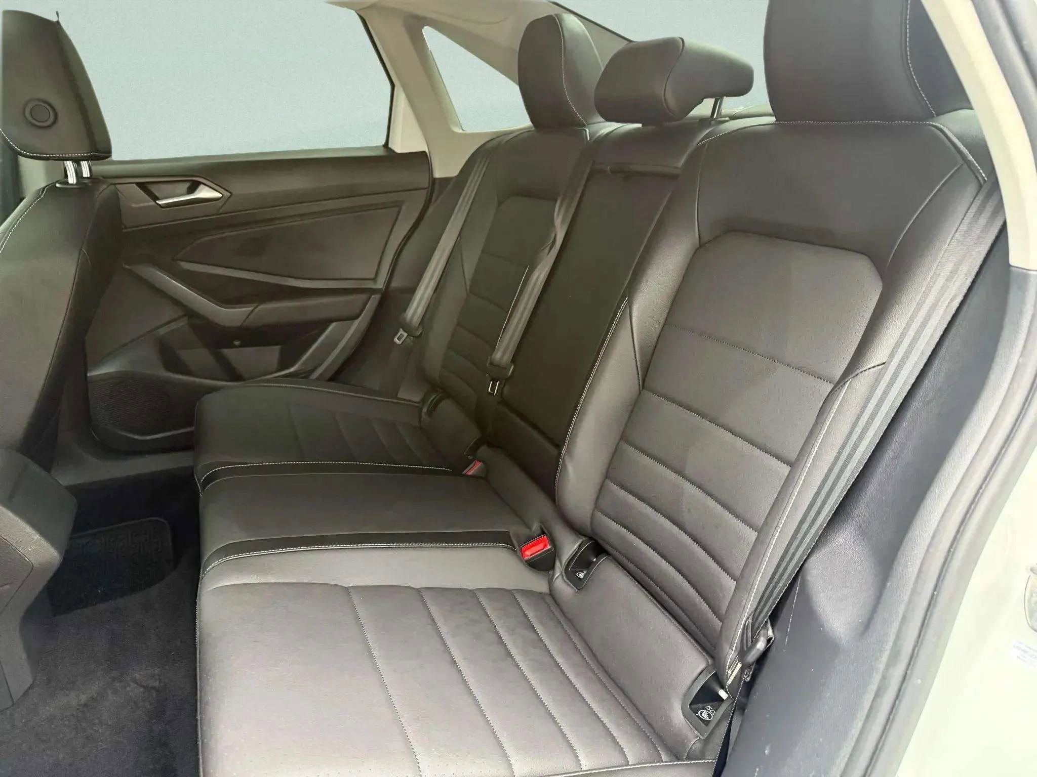 Used 2022 Volkswagen Jetta SE image 15