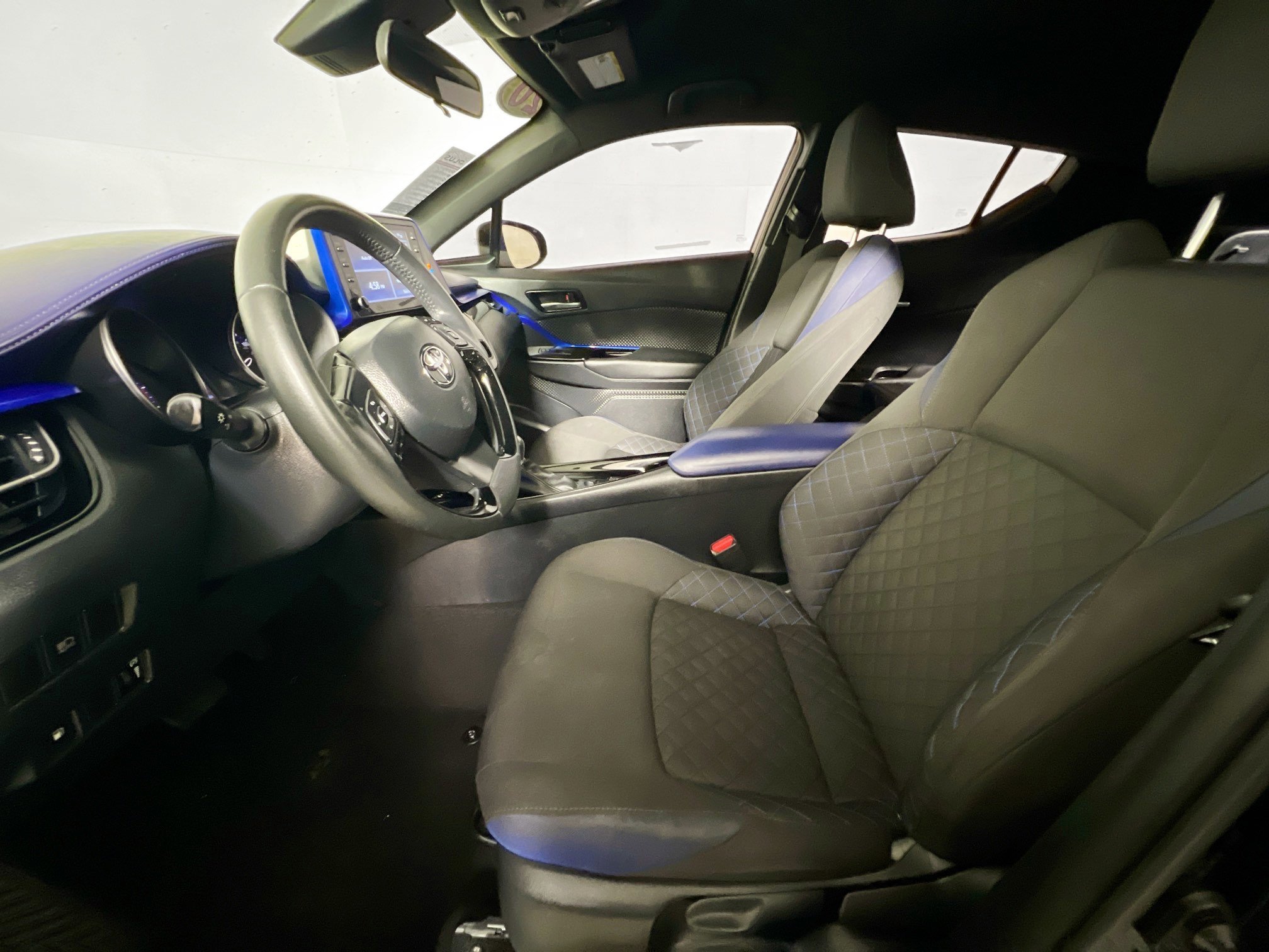 Used 2020 Toyota C-HR XLE image 14