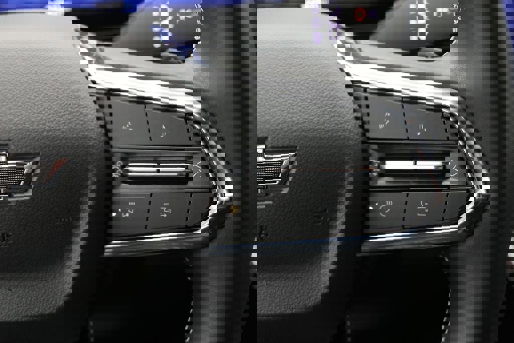 Used 2024 Chevrolet Traverse LT w/ Midnight/Sport Edition image 20