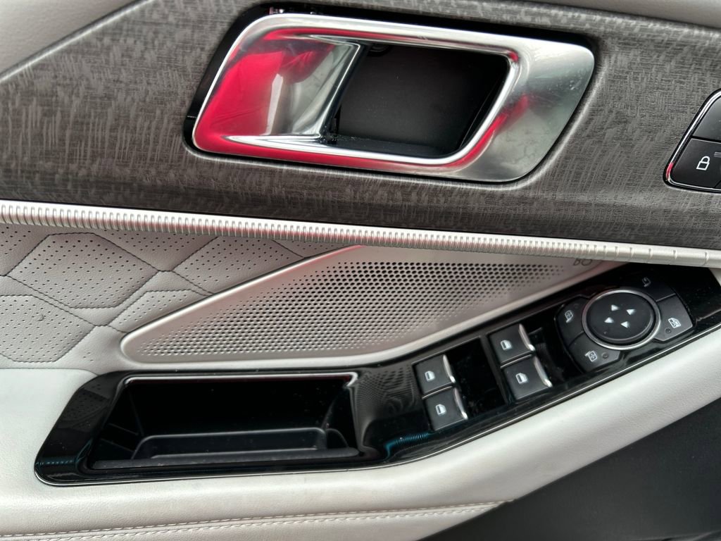 Used 2025 Ford Explorer Platinum w/ Ultimate Package image 19