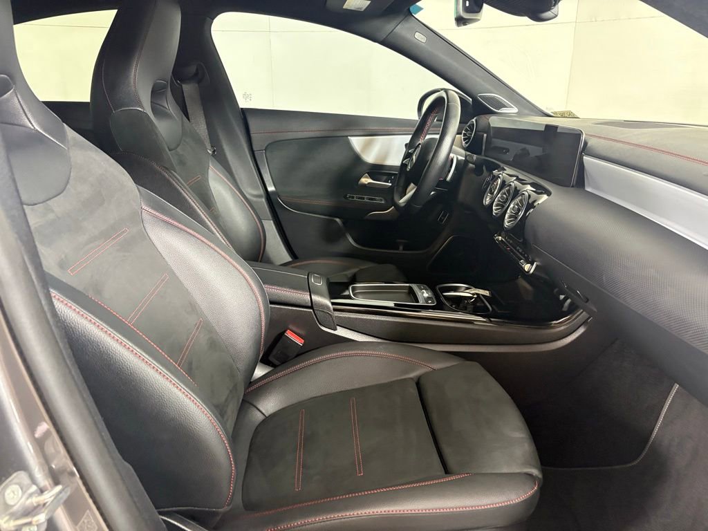 Used 2025 Mercedes-Benz CLA 250 image 17