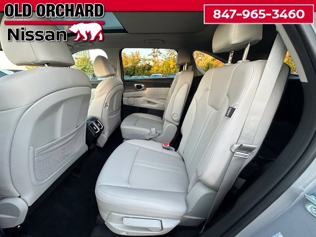 Used 2025 Kia Sorento SX AWD/4WD image 12