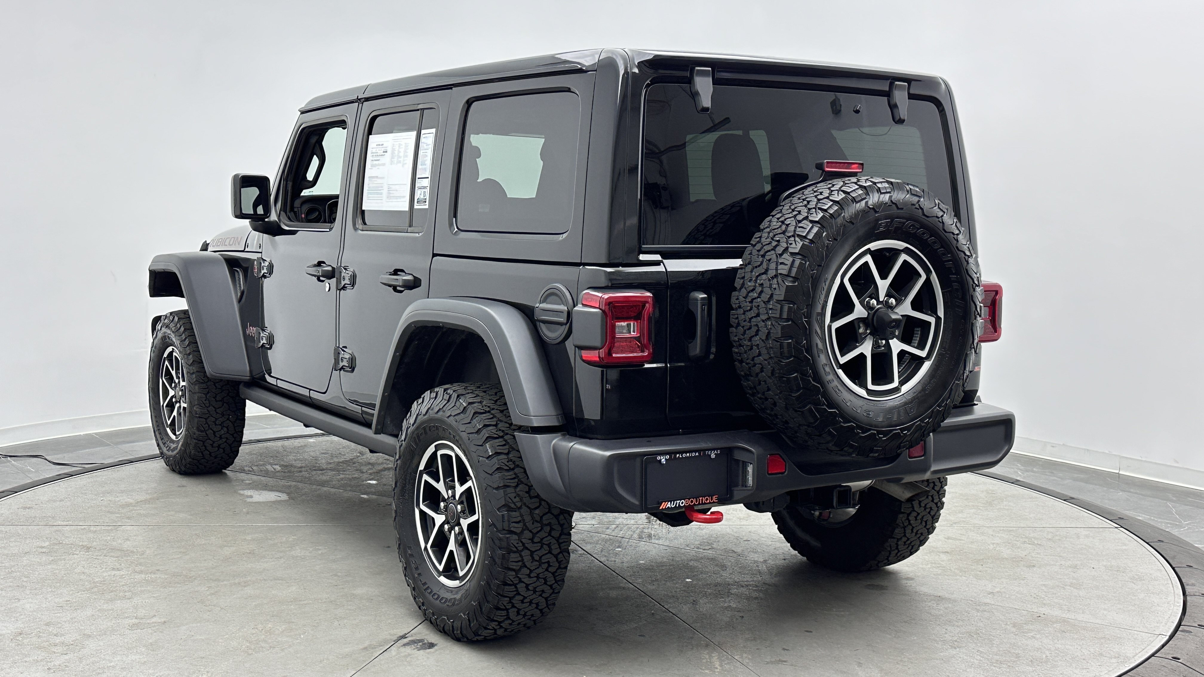 Used 2025 Jeep Wrangler Unlimited Rubicon AWD/4WD image 5