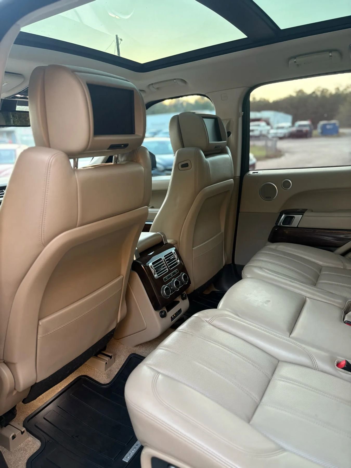 Used 2015 Land Rover Range Rover Supercharged AWD/4WD image 27