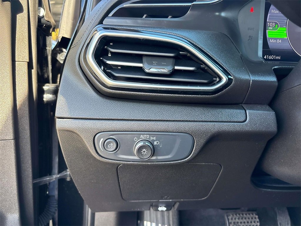 Used 2022 Chevrolet Bolt EUV LT w/ Comfort Package image 19