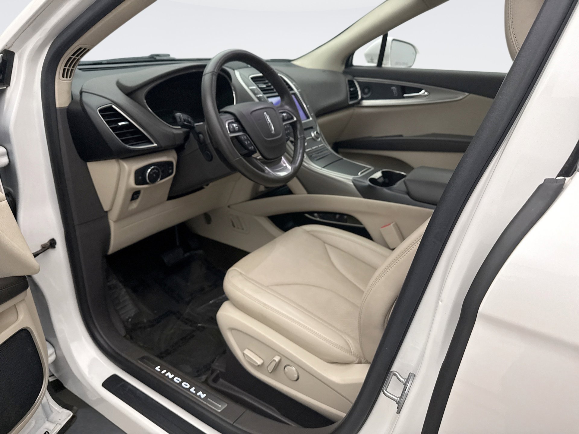 Used 2019 Lincoln Nautilus Reserve w/ Driver Assistance Package image 10