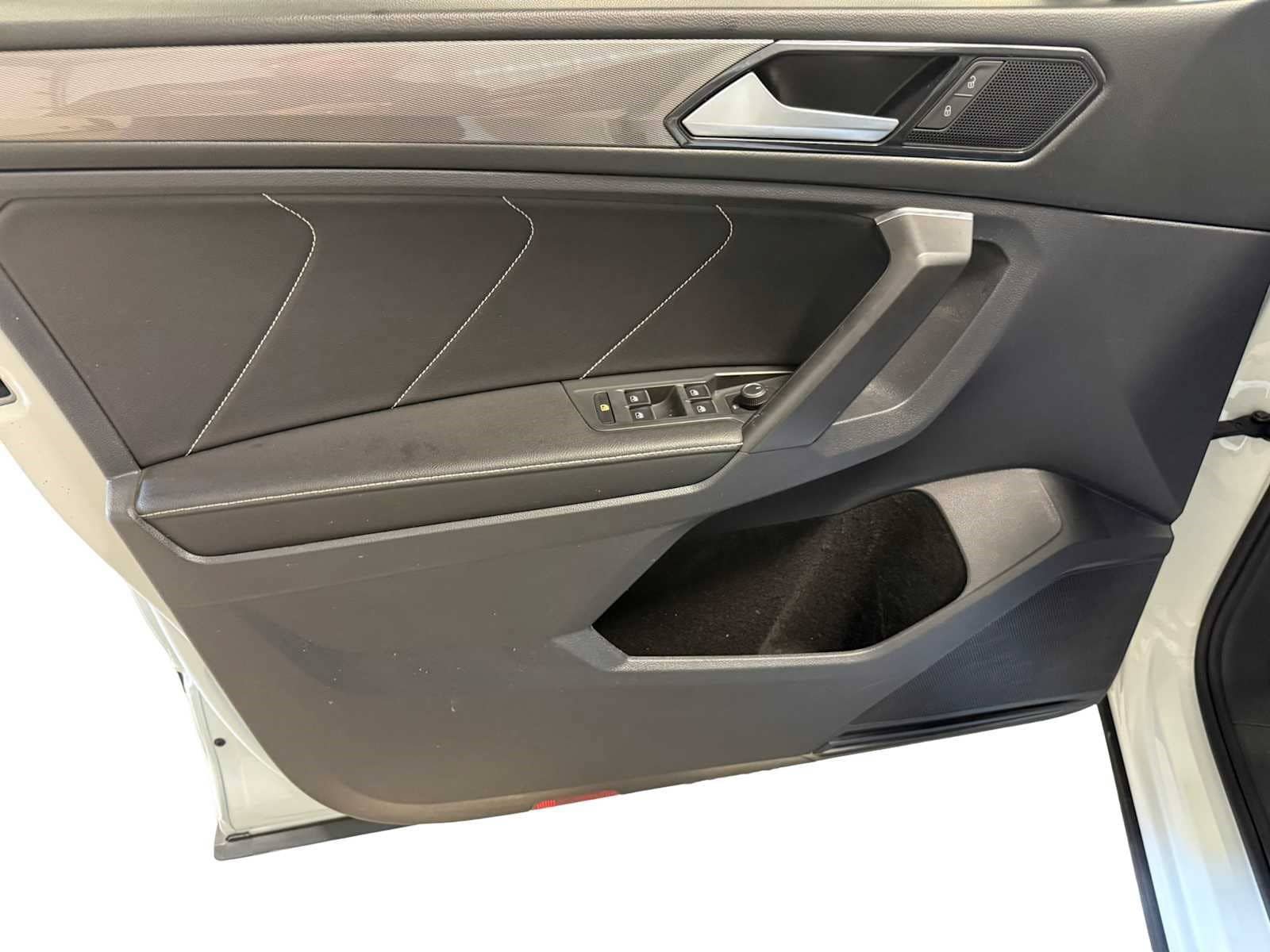 Certified 2023 Volkswagen Tiguan SE FWD image 20