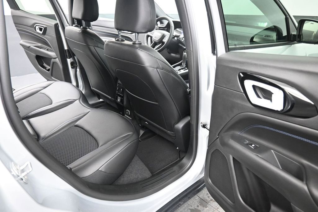 New 2026 Jeep Compass Latitude AWD/4WD image 18