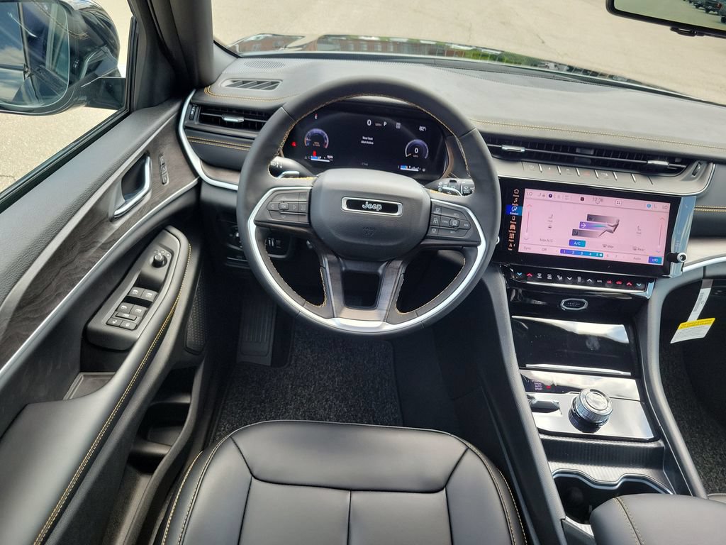 New 2026 Jeep Grand Cherokee Limited AWD/4WD image 11