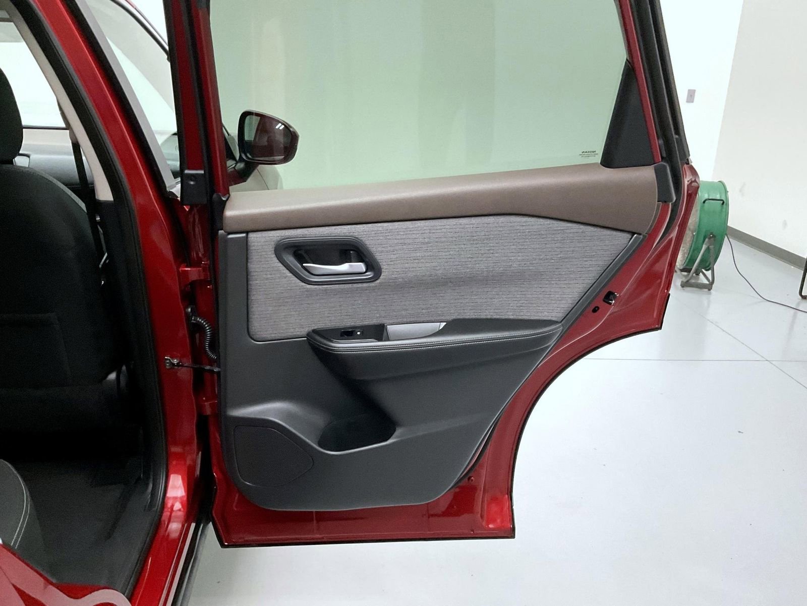 Used 2023 Nissan Rogue SV image 17