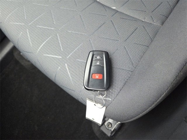 Used 2021 Toyota RAV4 XLE image 24