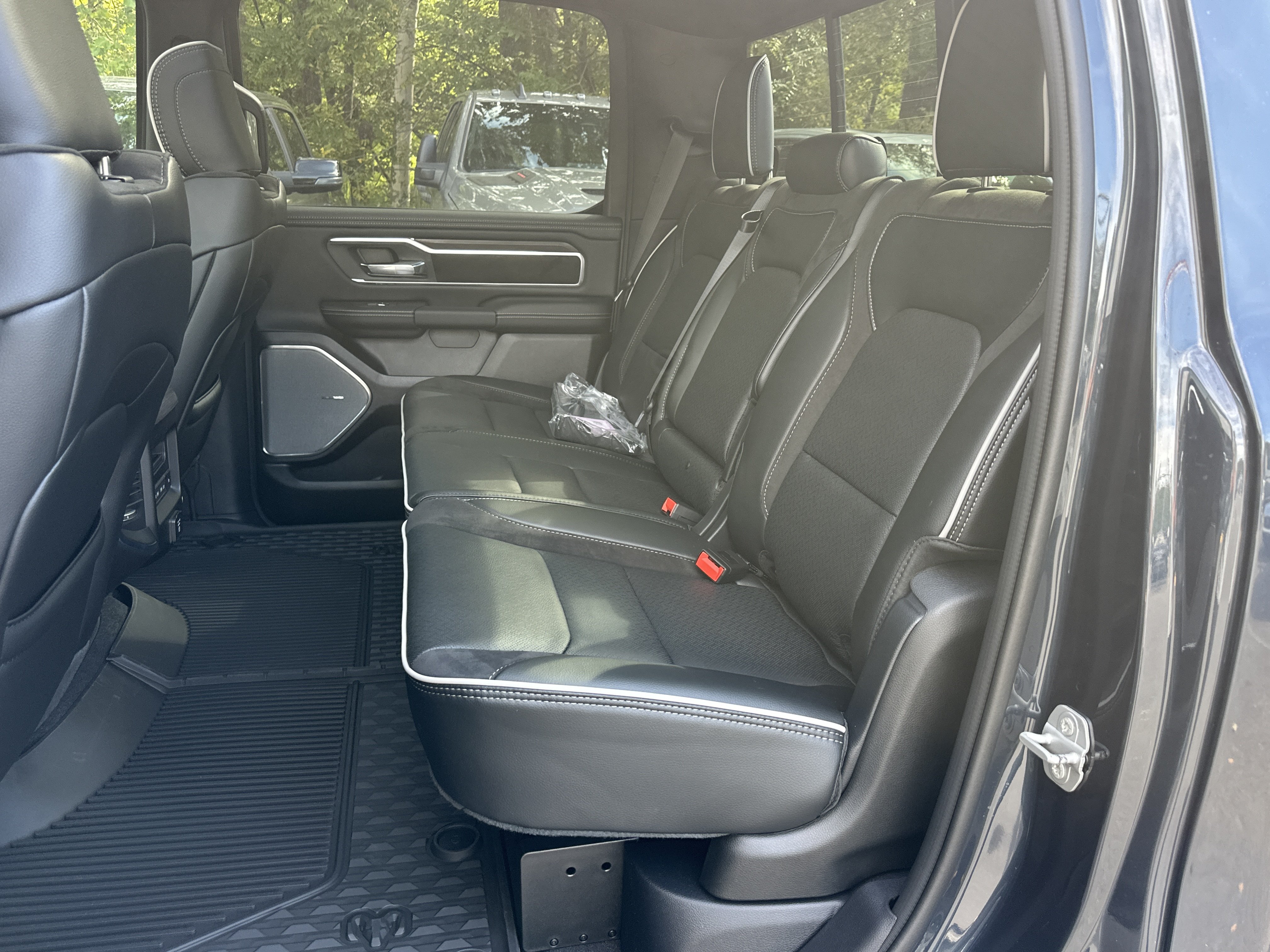 New 2027 RAM 1500 Laramie AWD/4WD image 31