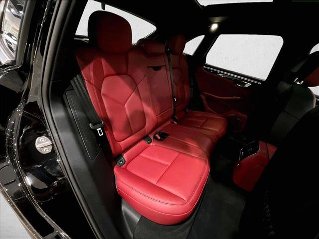 Used 2024 Porsche Macan S AWD/4WD image 29